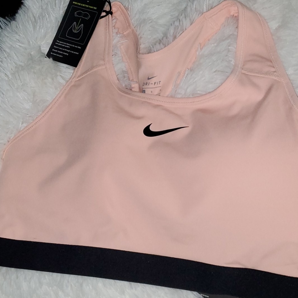 Nike Swoosh Bra